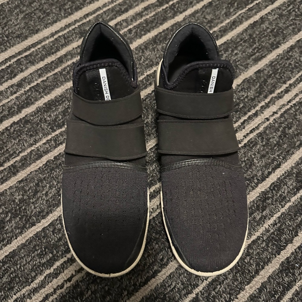 Ecco Black Sneakers with Elastic Straps